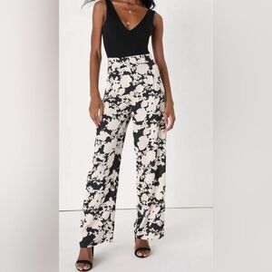 NWT Lulu’s Floral Wide-Leg Pants in Black and White
